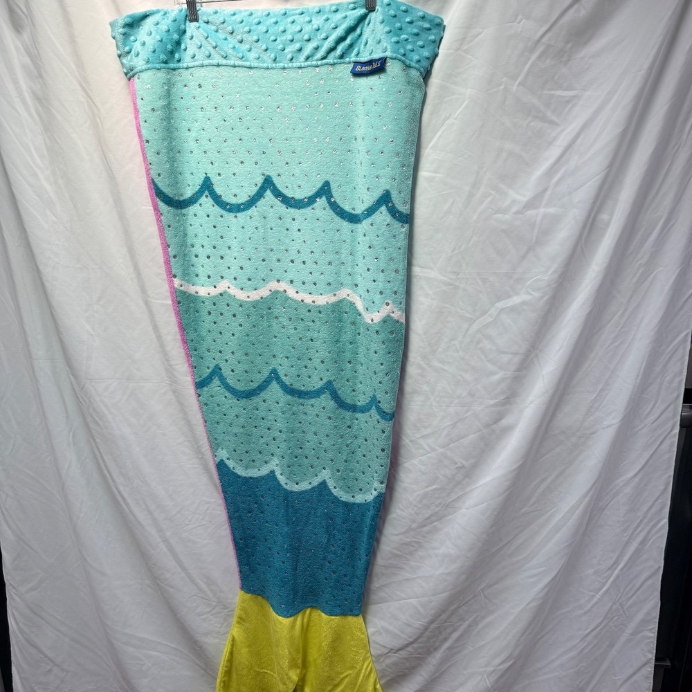 Blankie Tails Rainbow Mermaid Blanket Blue Green‎ Cozy Wearable Tail Mermaidcore
